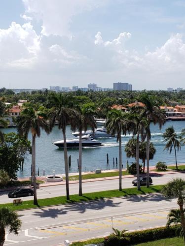 2 Bedroom 2 Bath Beachfront Condo on Miami Beach Millionaire Row thumb 3