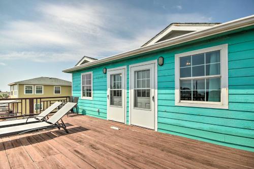 Surfside Retreat Steps to Beach and Local Eats!