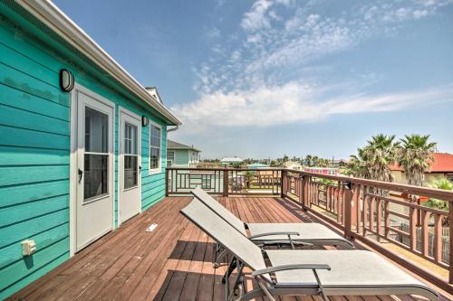 Surfside Retreat Steps to Beach and Local Eats!