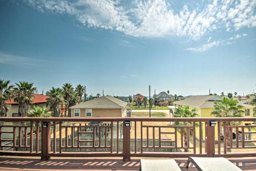 Surfside Retreat Steps to Beach and Local Eats!