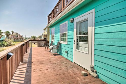 Surfside Retreat Steps to Beach and Local Eats!