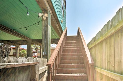 Surfside Retreat Steps to Beach and Local Eats!