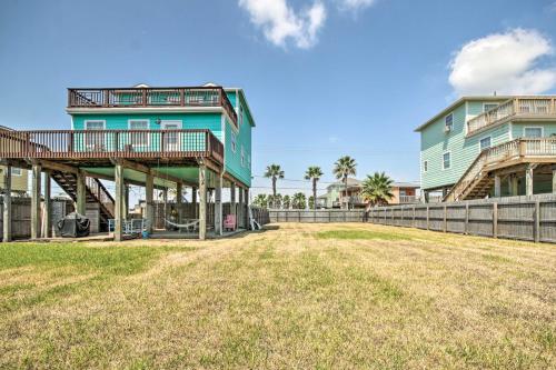 Surfside Retreat Steps to Beach and Local Eats!