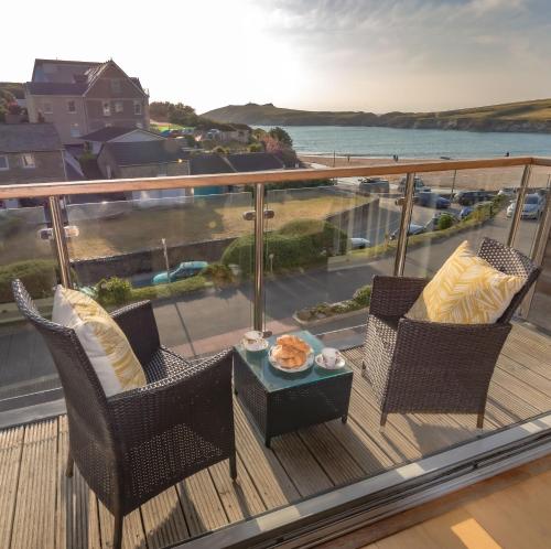Erkély/terasz, Porth Sands Beachfront Apartment in Newquay Vízpart