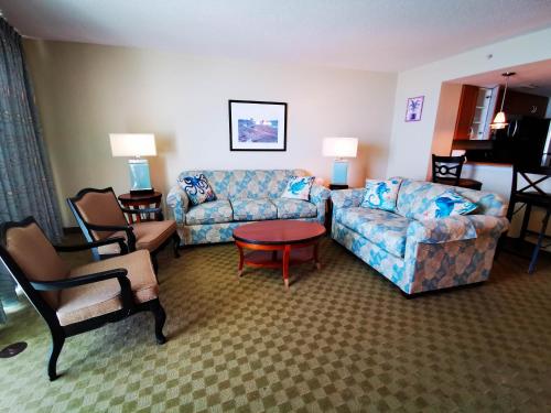 Deluxe Ocean Front Two-Bedroom Condo in Sandy Beach Resort thumb 2