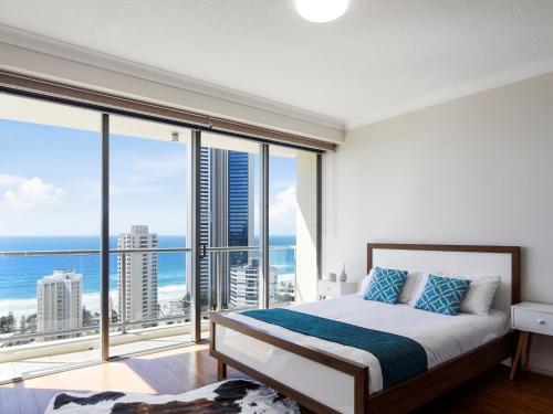 Three-Bedroom Apartment with Ocean View (High Floor) image 2