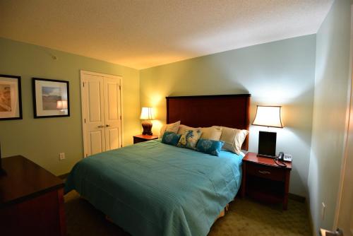 Deluxe Ocean Front Two-Bedroom Condo in Sandy Beach Resort thumb 4