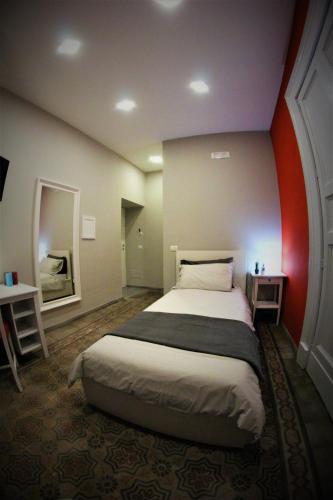 Single Room image 4
