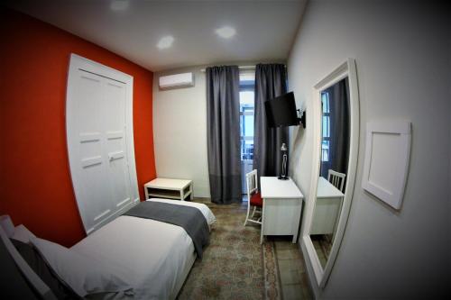 Single Room image 3