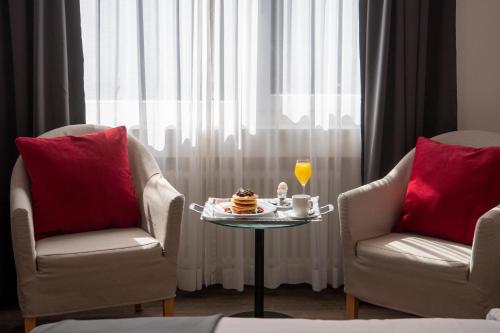 room detail thumbnail 1