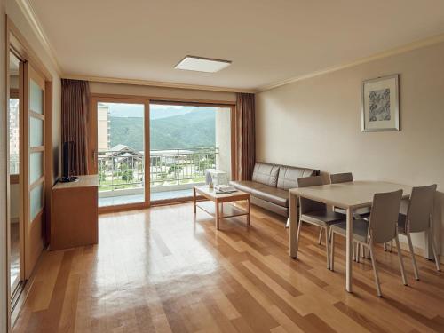 Sono Moon Suite - Ondol (With Kitchenette, Mountain View)