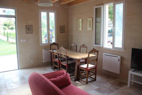 Facilities, Allee des Roses in Saint-Philippe-d'Aiguille