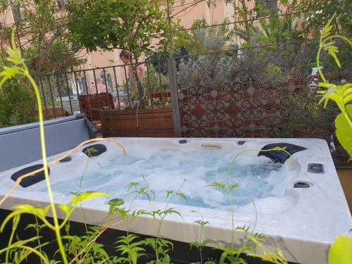 Palm Gallery Hotel - image 13