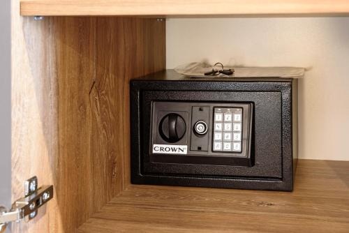 Avenue Hotel Deluxe - image 10