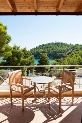 Alonissos Beach Bungalows And Suites Hotel - image 12