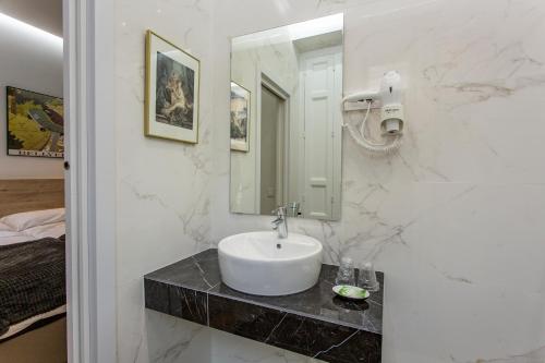 Hostal Manuela by gaiarooms