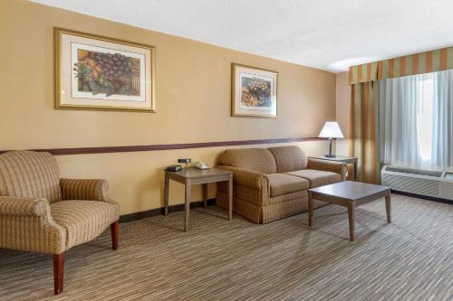 Quality Inn & Suites Hanes Mall