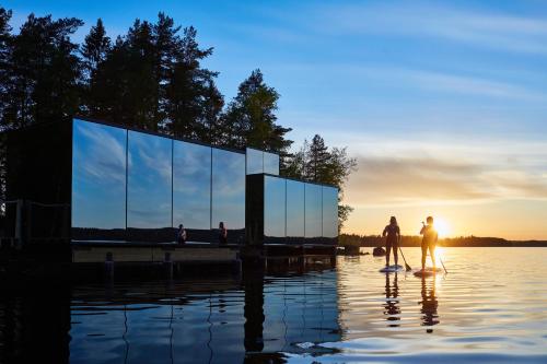 Lake Hotel Lehmonkärki - Haasi Mirror Houses