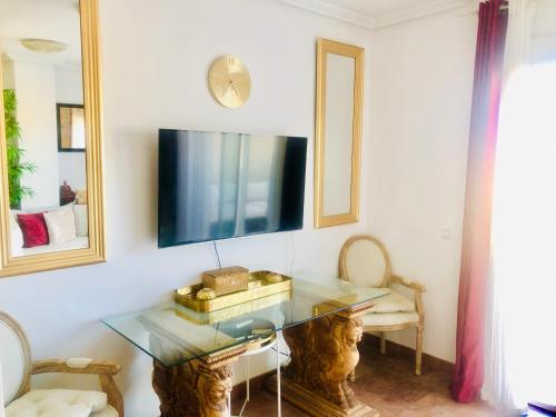  ÁTICO DELUXE entre CENTRO y PLAYA Salinas con TERRAZA, WIFI, PISCINA climatizada, GYM, SAUNA y GARAJE -Smart TV in Roquetas de Mar