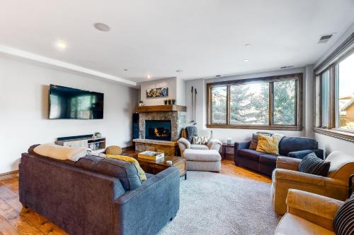 Luxury Nottingham Lake Condo - image 7