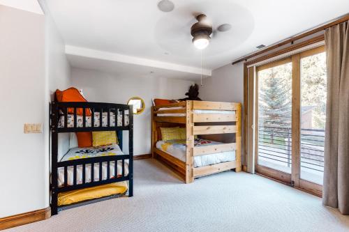 Luxury Nottingham Lake Condo - image 9