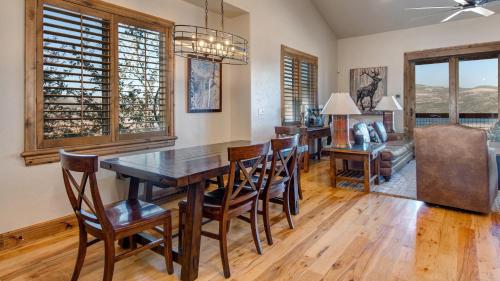 Mountain Home Retreat - image 5