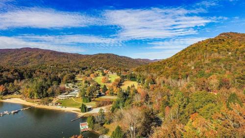 Amazing Rumbling Bald Resort Locale & Amenities condo - image 5