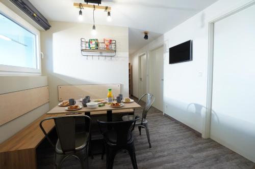Das Schlafwerk Stuttgart-Nord VOLLDIGITALES HOTEL-SELF-CHECK IN - keine Rezeption-LowBudget-cashless 5.6km von Hemmingen entfernt