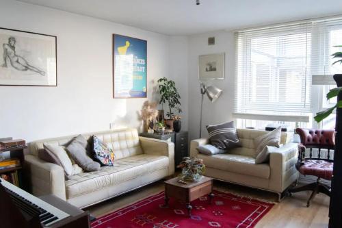 Characterful 1 Bedroom Flat Close To Dlr, , London