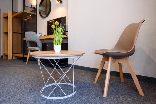 Avenue Hotel Deluxe - image 9