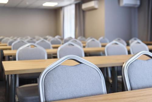 Avenue Hotel Deluxe - image 12