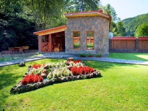 Berloga - Accommodation - Rodnikovka