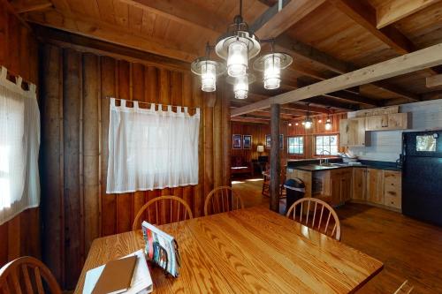Little Log Cabin - image 4