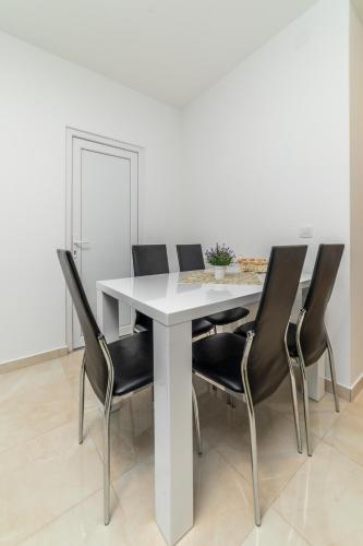 Java Apartments - image 6