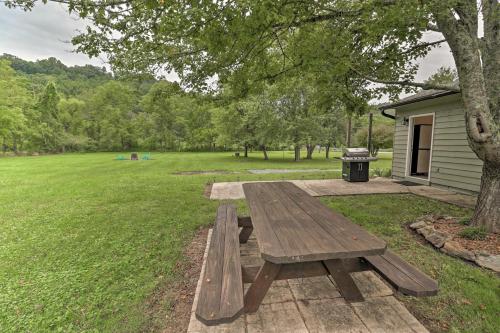 Quiet Blue Ridge Home with Fire Pit - 5 Mi to Dtwn!