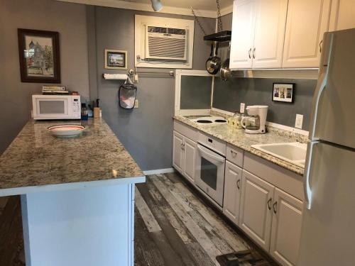 Pirate Cove Cottages - image 6