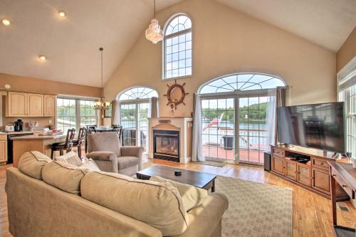 Waterside Haven on Milton Pond with Deck and Boat Dock