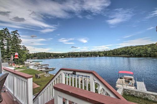 Waterside Haven on Milton Pond with Deck and Boat Dock in Милтон