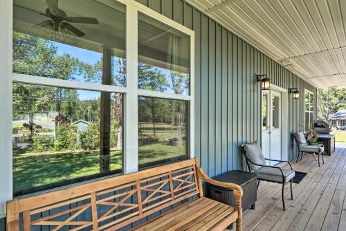 Relax Fireside! Retreat 16 Mi to Camelback Resort in อีสตัน (PA)