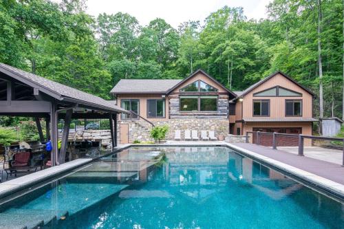 Cool Stream Lodge cabin - image 8