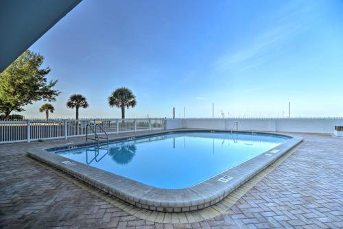 Oceanfront Condo with Pool Walk to Beach and Bars - image 3