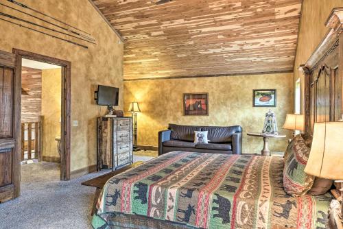 Large Lakeside Lodge with Dock and Private Hot Tub - image 7