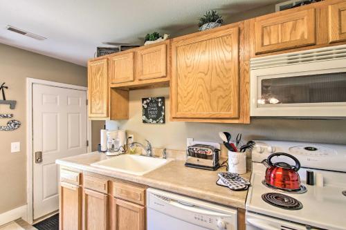 Turtle Rock - Ironton Cabin with Furnished Patio!