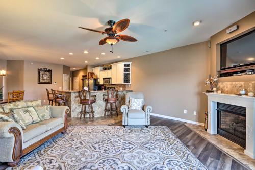 . Lakefront Balcony and Pool Access Camdenton Condo
