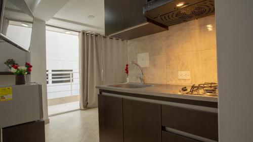 Kitchen, Hollywood Beach Suite in El Laguito