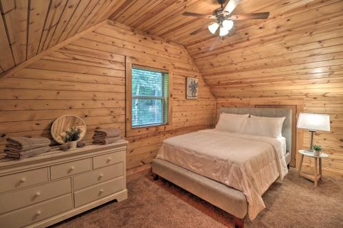 Hideaway Cabin - Walk to Greers Ferry Lake! - image 3