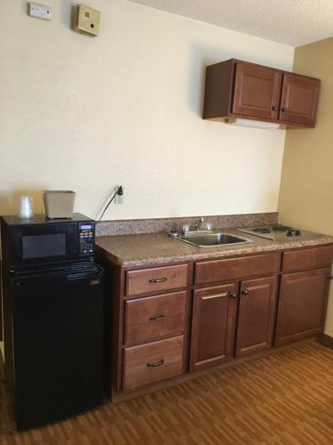 Econo Lodge Inn & Suites Radford-Blacksburg Area - image 32
