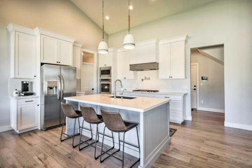 Modern Group-Friendly Home 15 Mi to Dtwn SLC - image 3