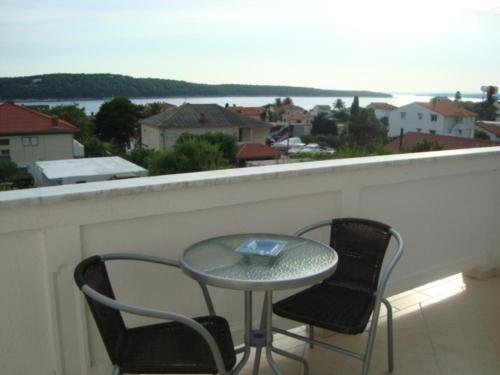  Apartments Kuhar, Pension in Rab bei Starigrad