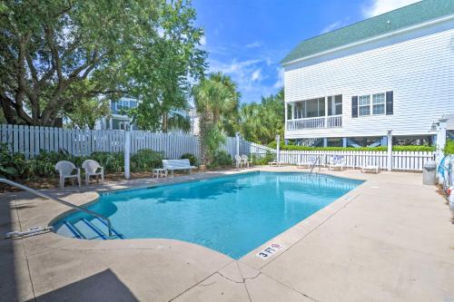 Surfside Beach Home Base Steps to Pool and Ocean! in Myrtle Beach, USA
